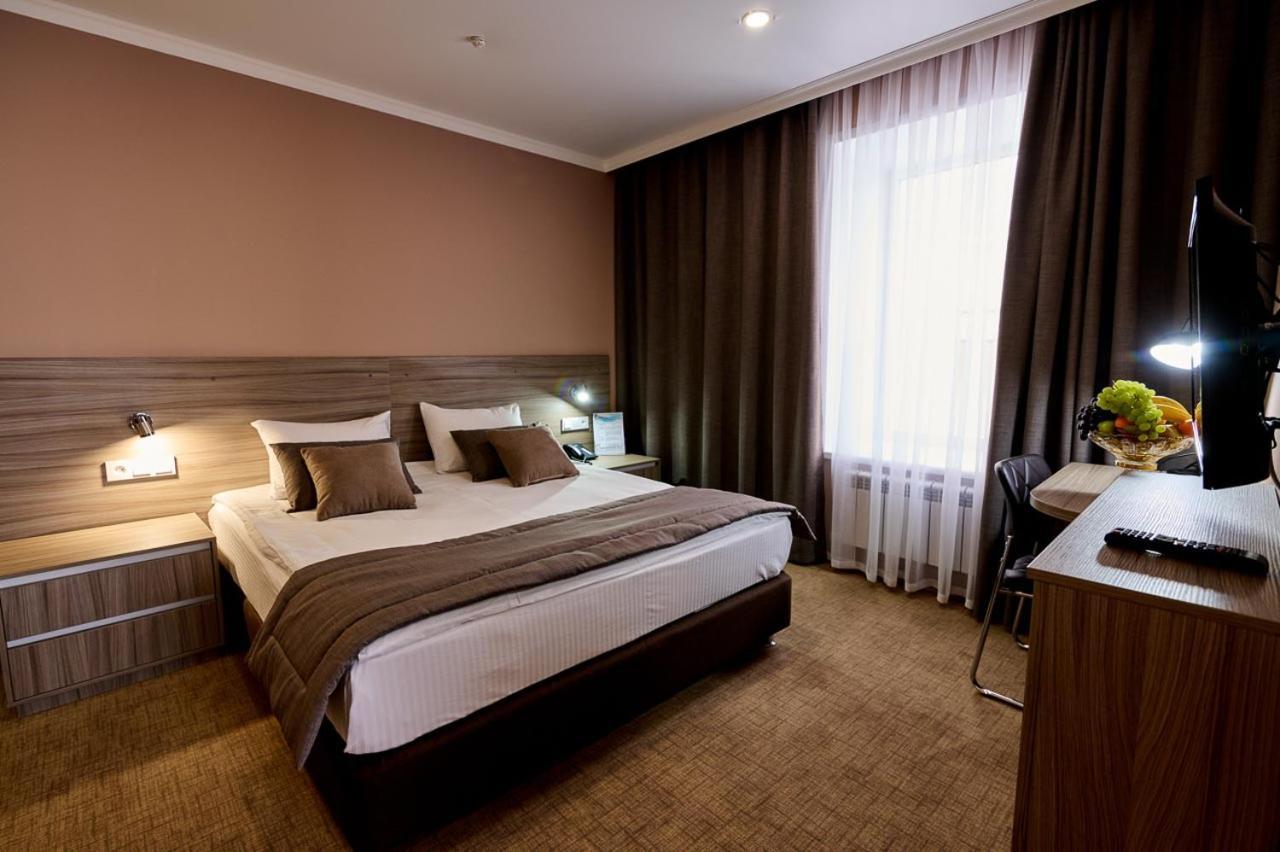 Victoria Hotel Oral Buitenkant foto