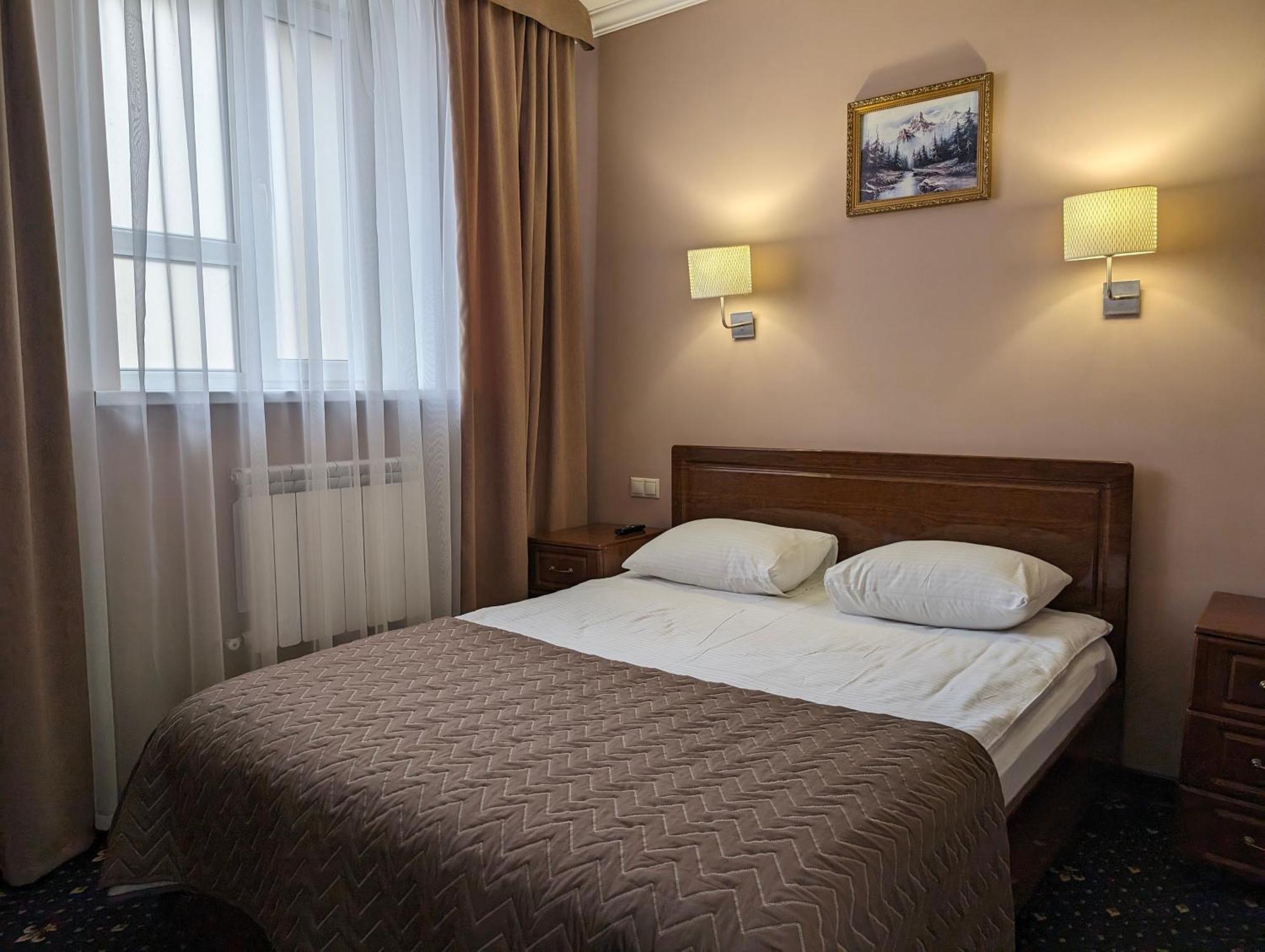 Victoria Hotel Oral Buitenkant foto