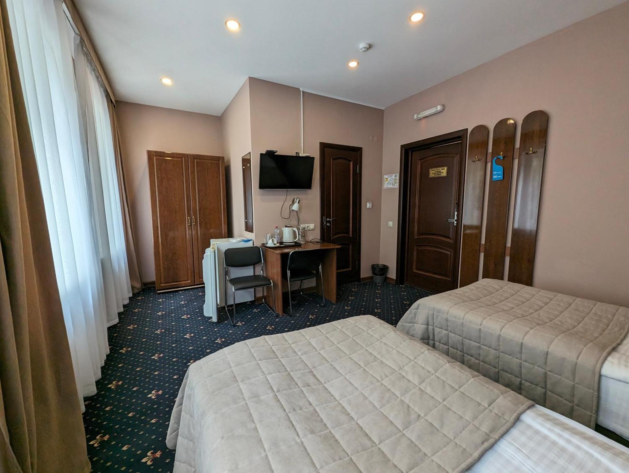 Victoria Hotel Oral Buitenkant foto