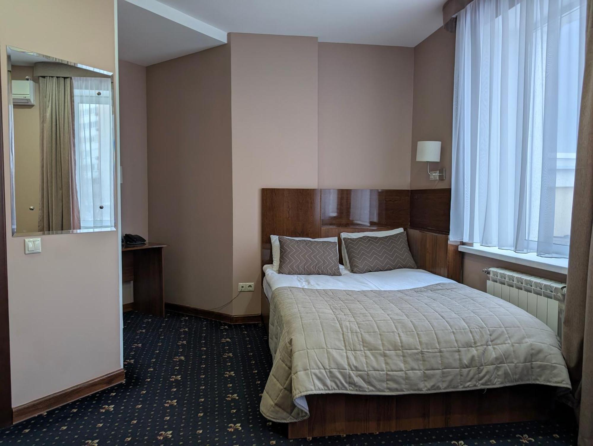 Victoria Hotel Oral Buitenkant foto
